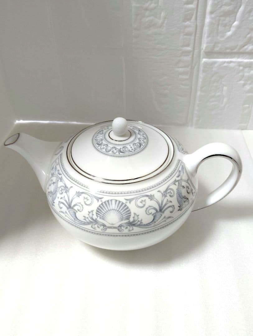 ウェッジウッド　ドルフィンホワイト　希少　ティーポットとカップ＆ソーサー　1客