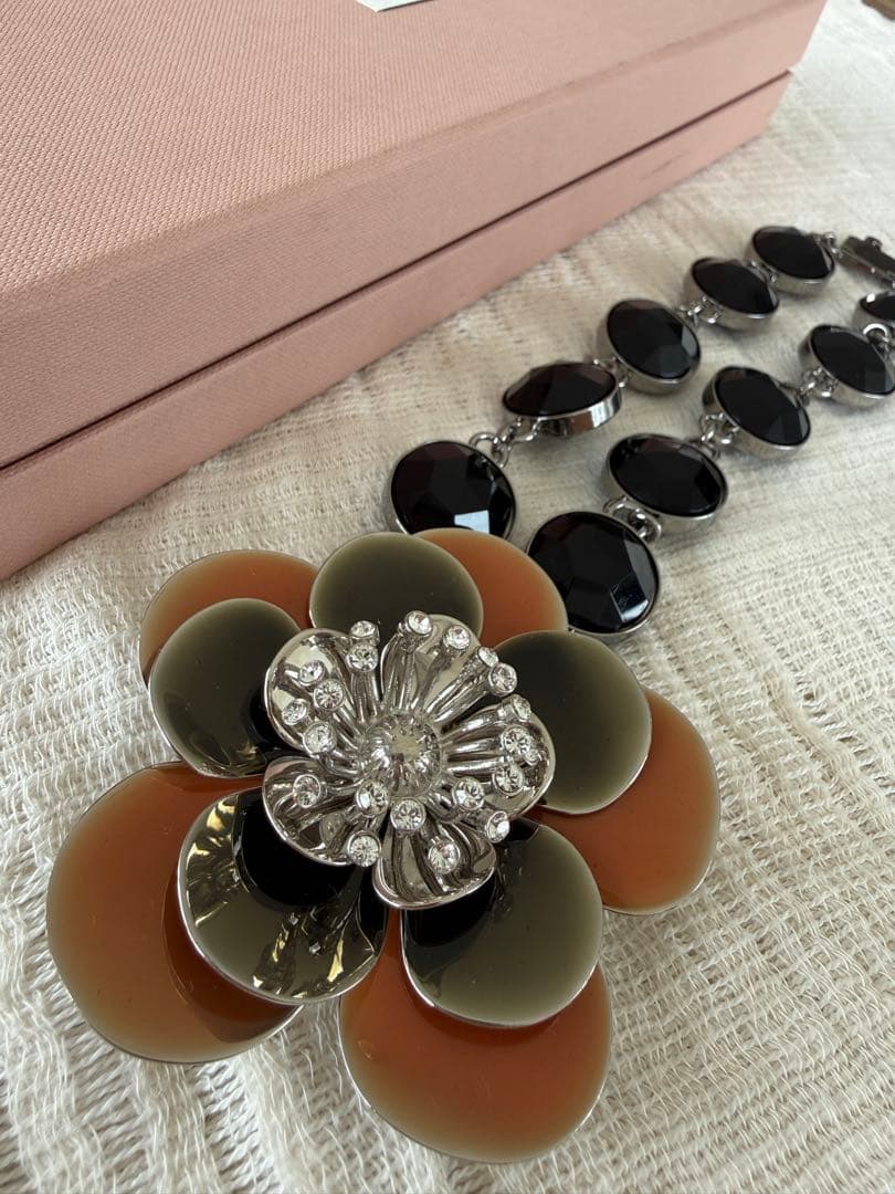 miumiu ミュウミュウ カメリアビジューブレスレット