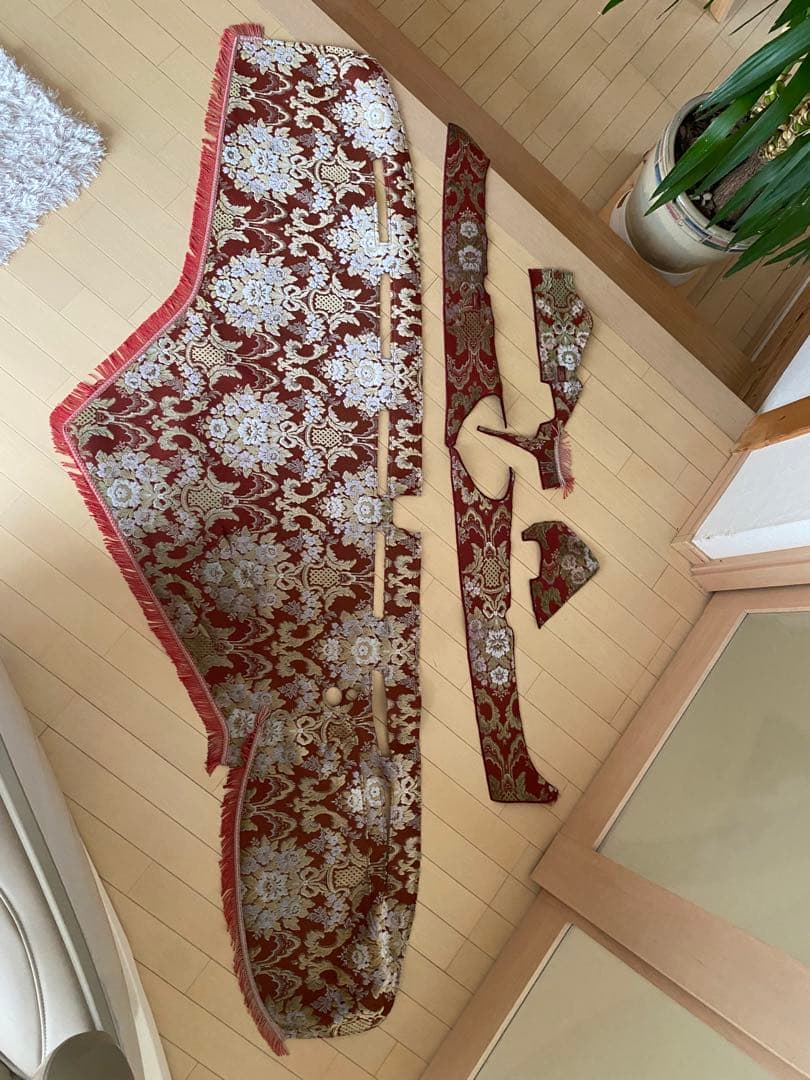 17プロフィア用ダッシュマット　つけまピラーセット。