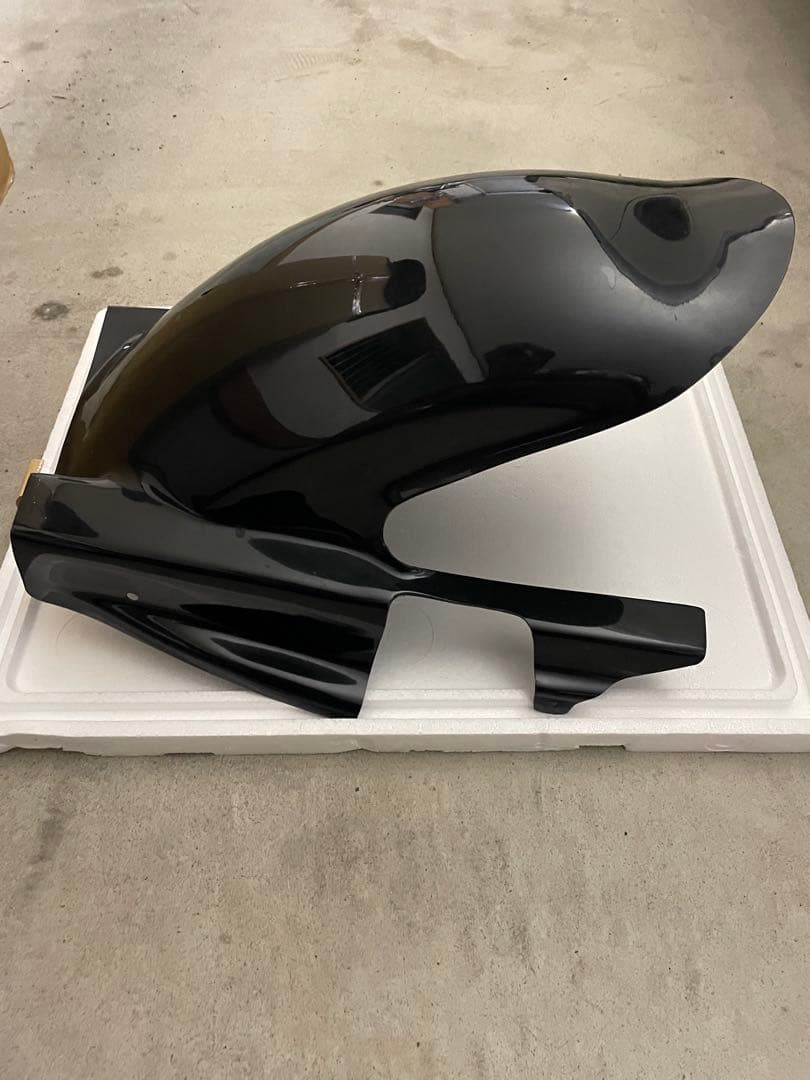 多分XJR1200に付いていたと思われるフェンダー中古品詳細不明写真で分かる方