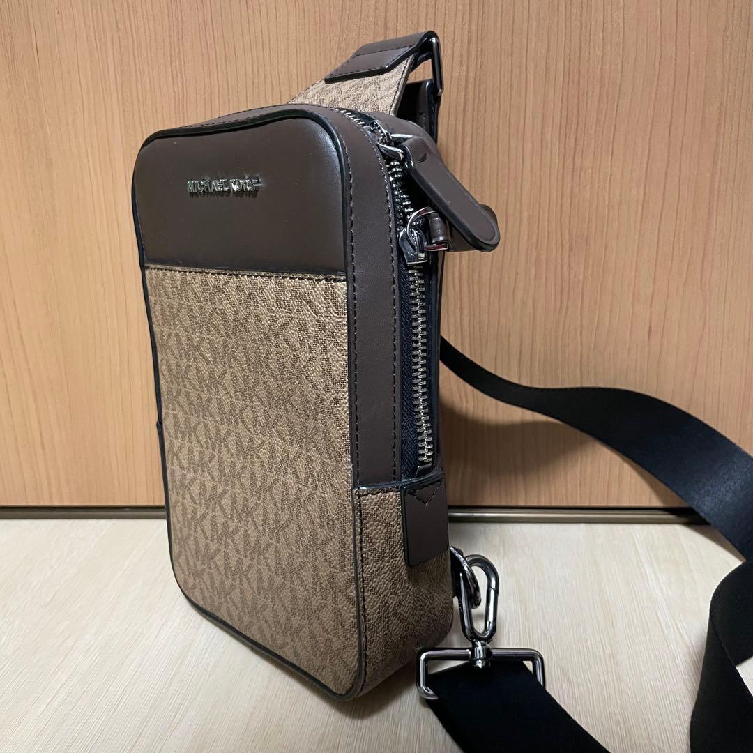 【美品】MICHAELKORS マイケルコース　スリングバッグ　MKシグネチャー