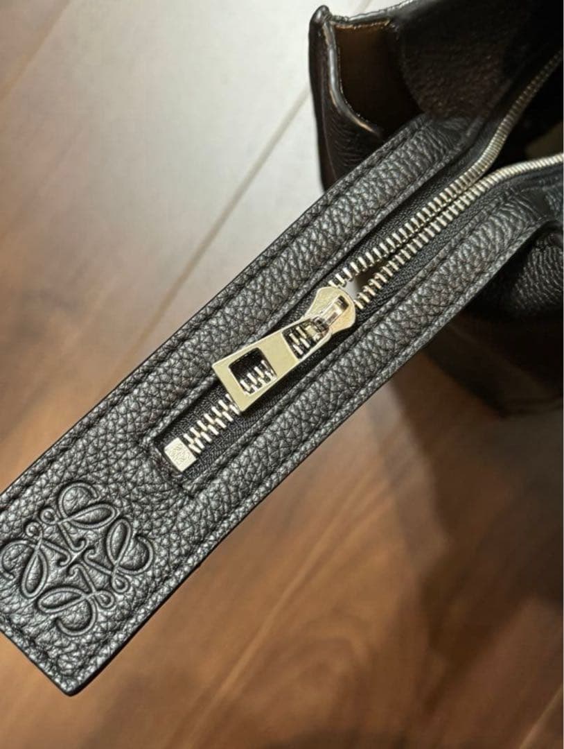 【美品】ロエベ　バックルジッパートート 黒 バッグチャーム付