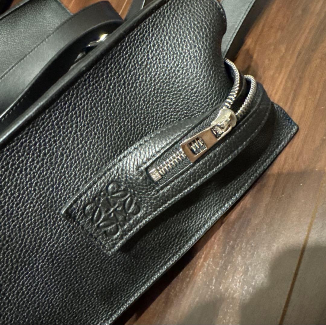 【美品】ロエベ　バックルジッパートート 黒 バッグチャーム付