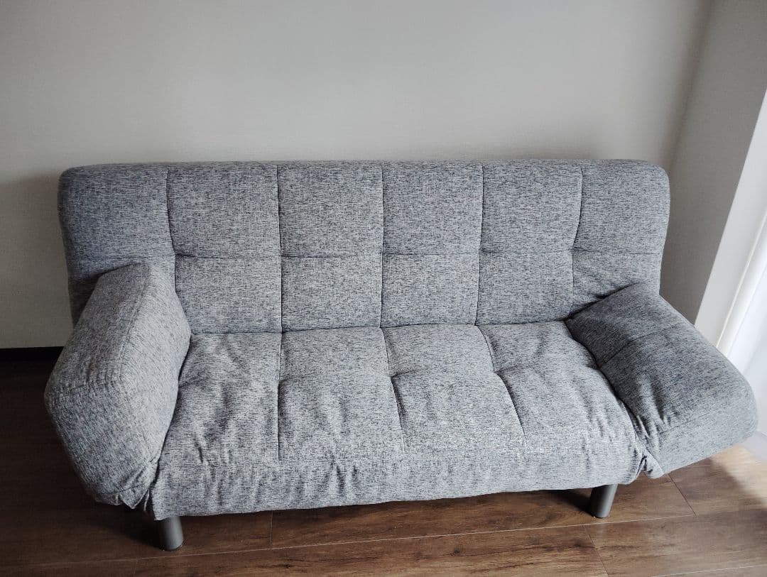 グレーのリクライニング2人掛けソファ