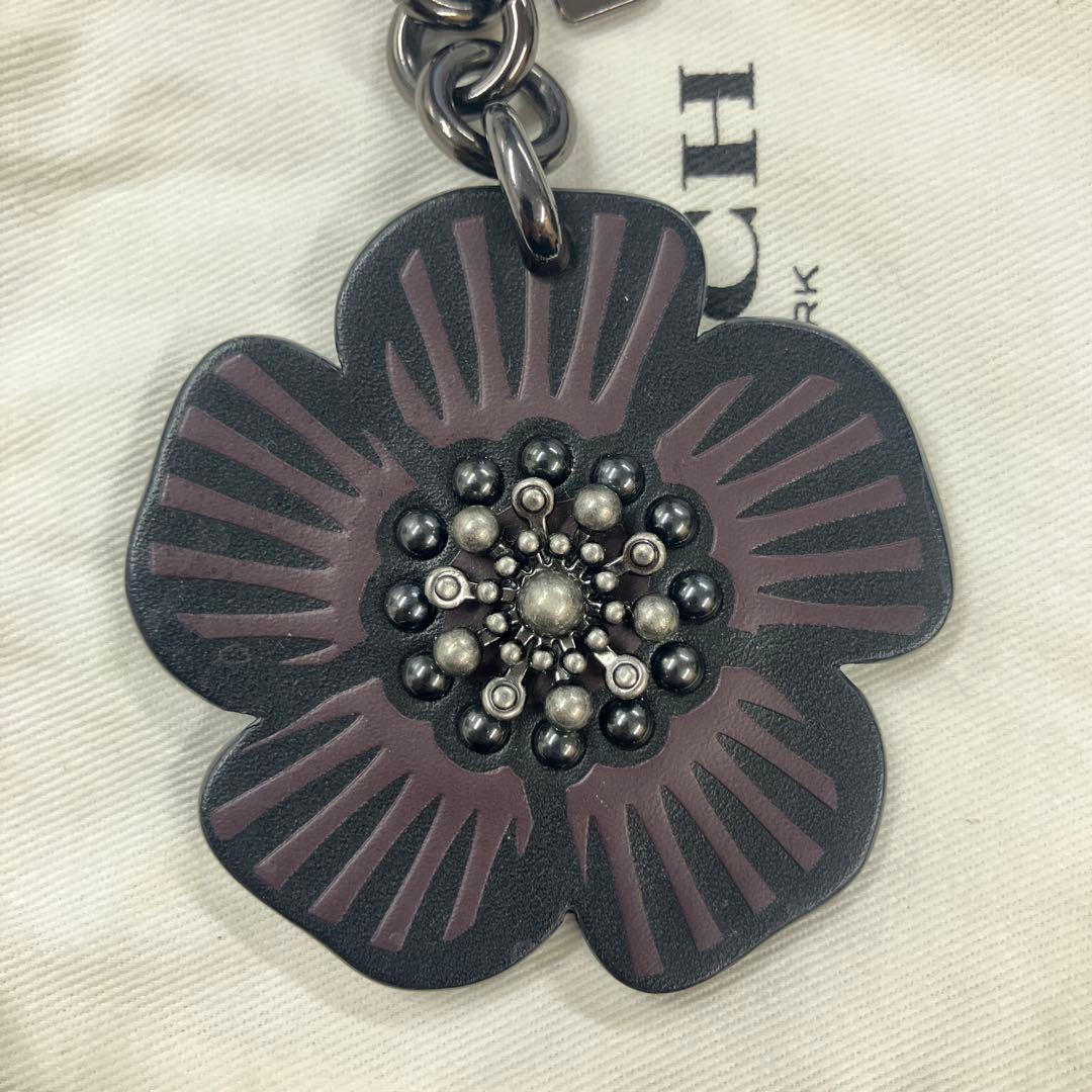 COACH キーホルダー チェリーと花