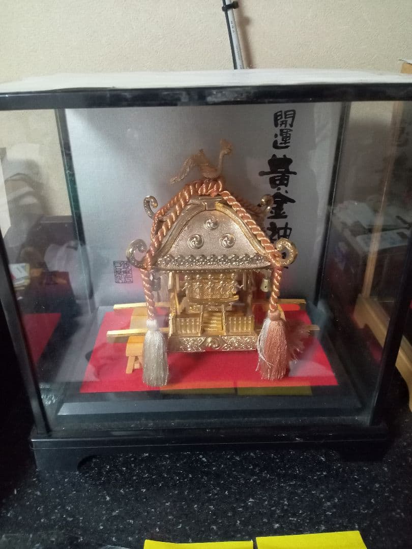金色の神輿模型 ガラスケース付き