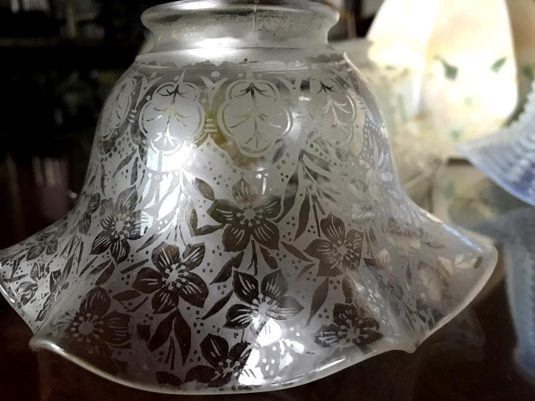 ③　英国アンティーク　エッチングガラス　ボタニカル　ランプシェード