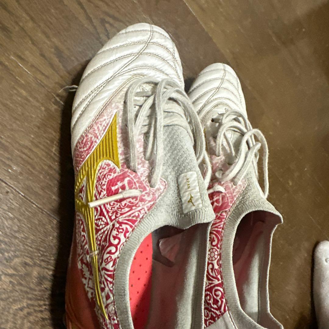 Mizuno Morelia ホワイト/レッド/イエロー シューズ