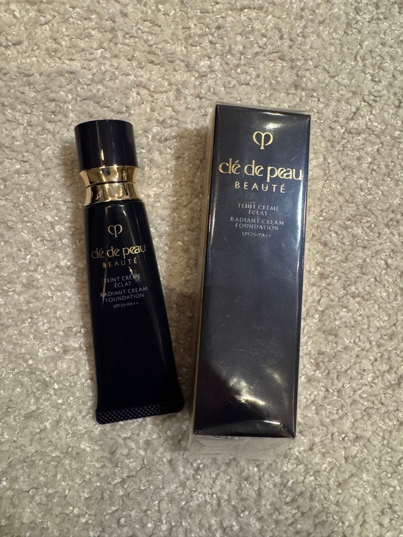 クレ・ド・ポー ボーテ タンクレームエクラn 10 ファンデーション