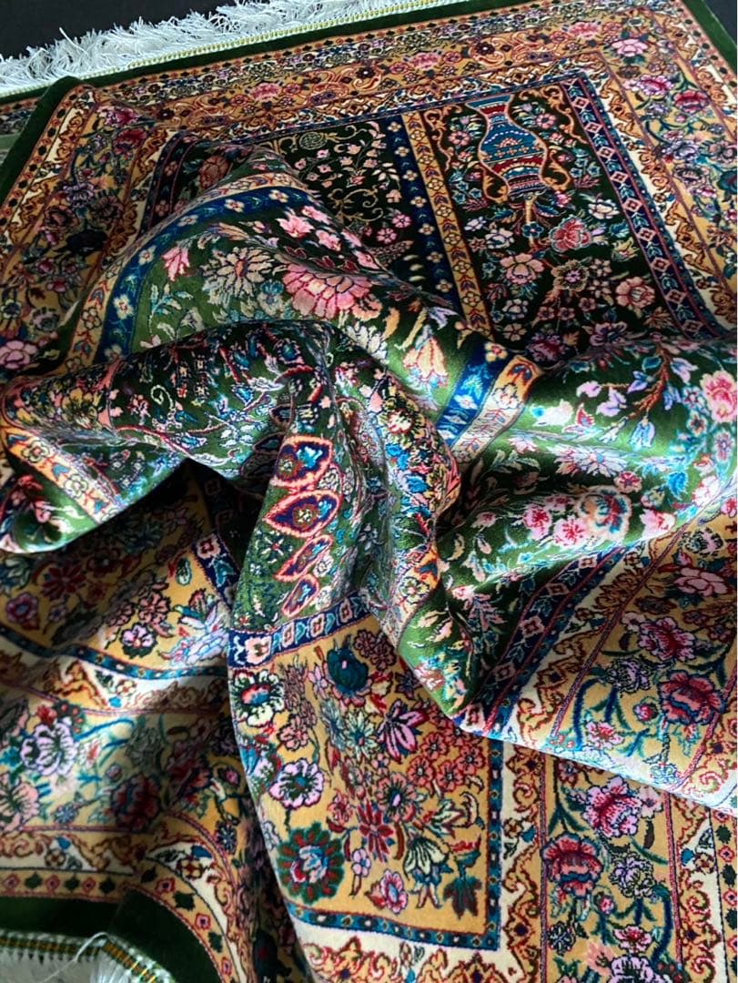 最希少作 ペルシャ絨毯 イラン クム産　シルク100% 手織り289万ノット　緑