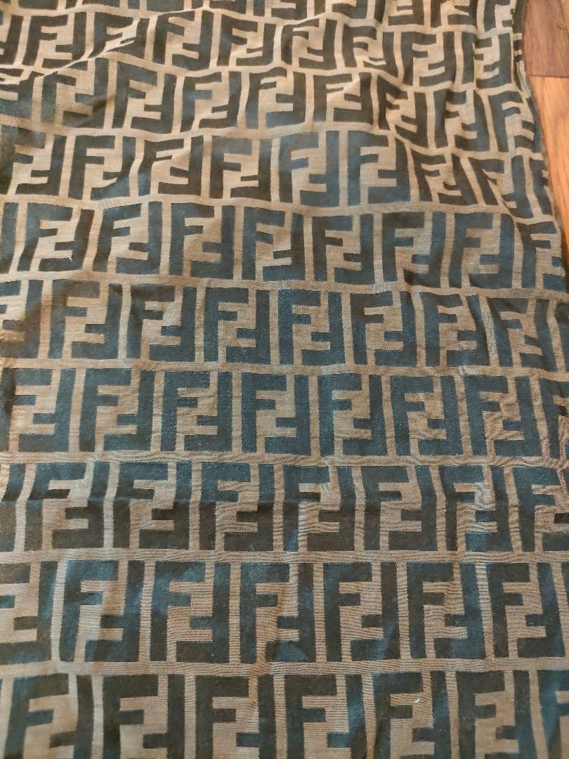 b27 超美品　フェンディ　ズッカ　FENDI　スカーフ　シルク100