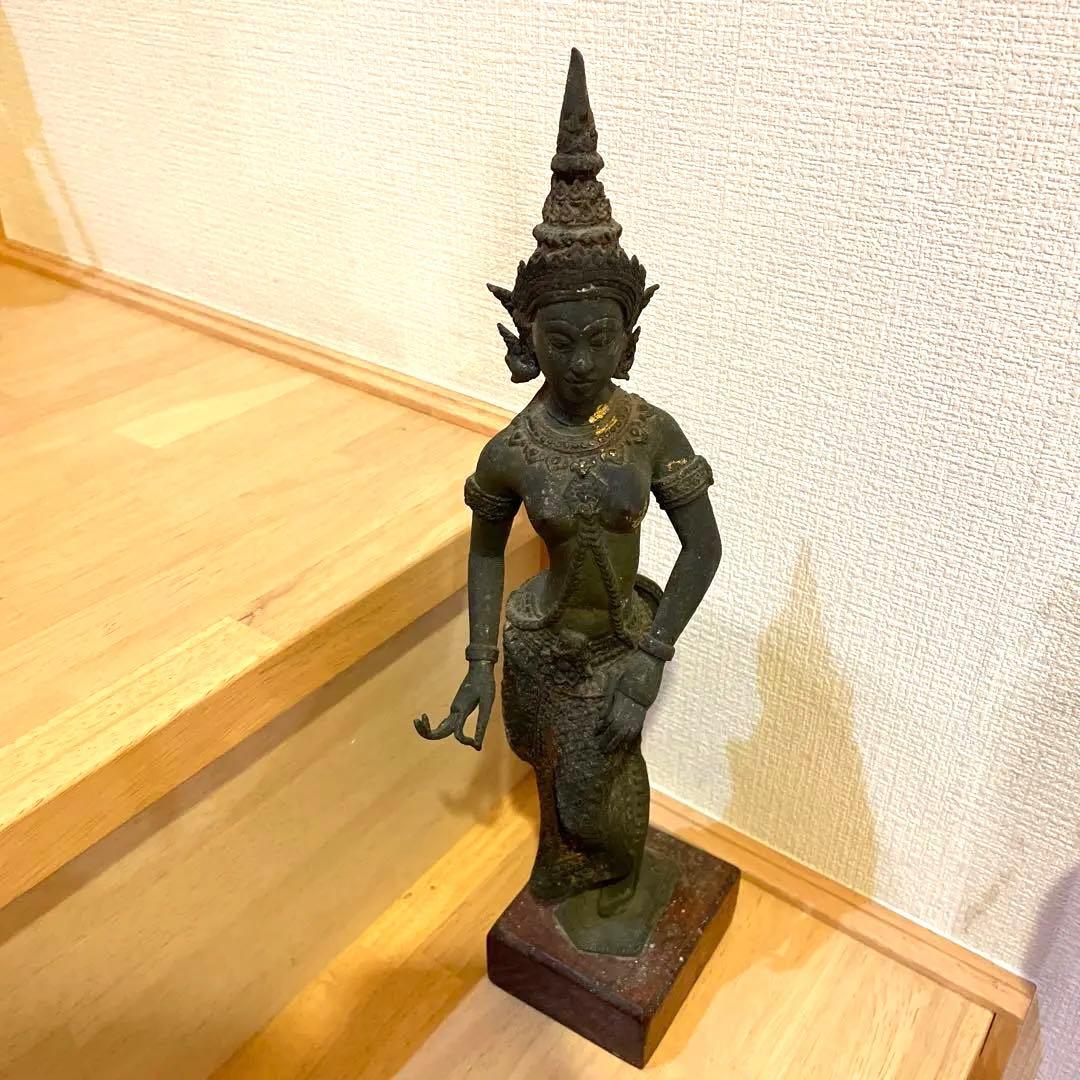 タイ舞踊　踊り子像　仏像　アート