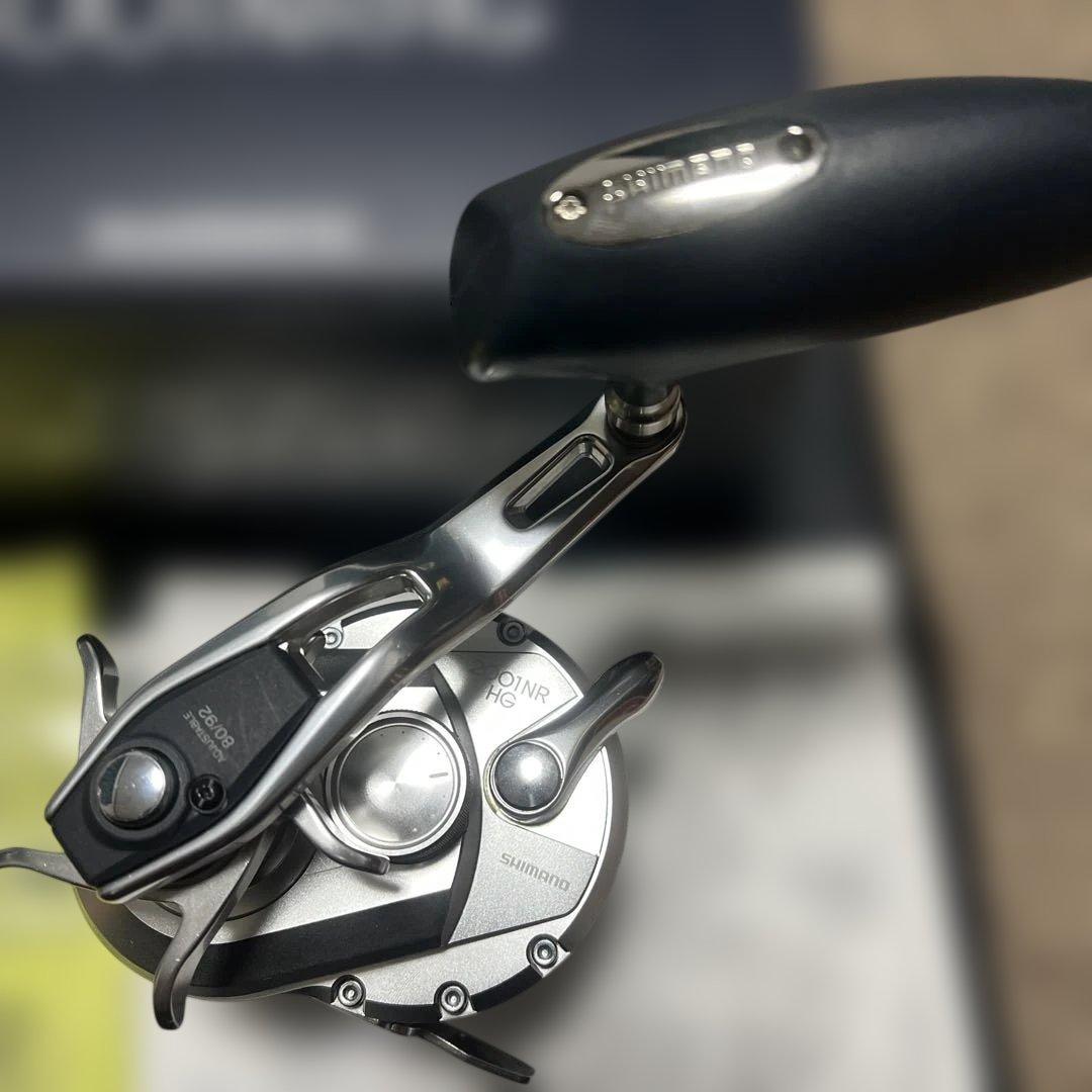 シマノ17 オシアジガーOCEA JIGGER 2001NRHG （左）美品。