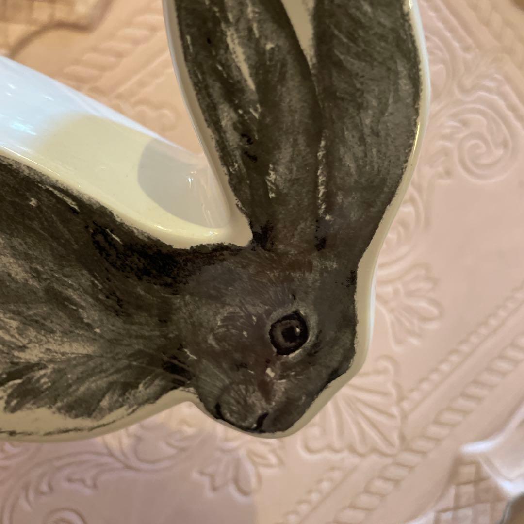 古いうさぎの陶器貯金箱