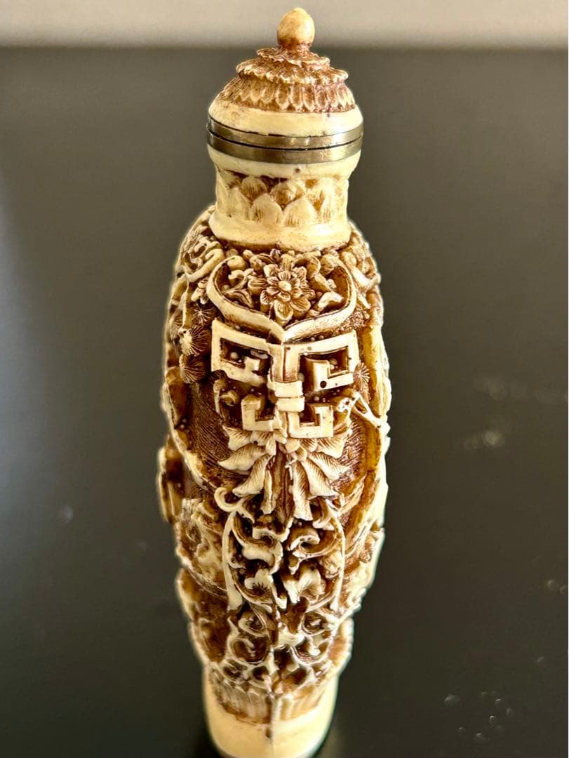 【中華民国骨董】ヴィンテージ 中国 彫刻樹脂 スナフボトル マッチングトップ4点