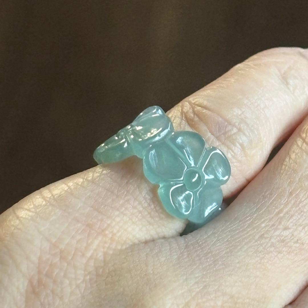 グアテマラ産　天然本翡翠　A貨　氷種　花彫り　幅広　5号