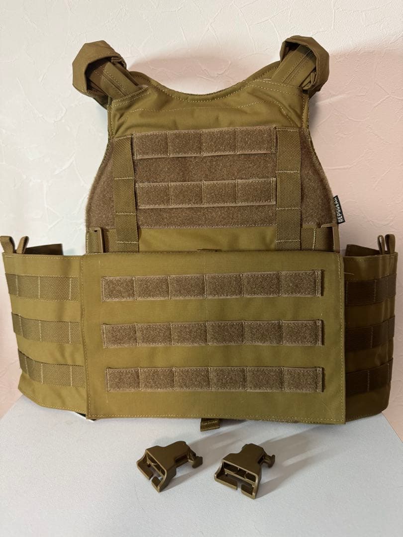 プレートキャリア　カーキ　新品未使用