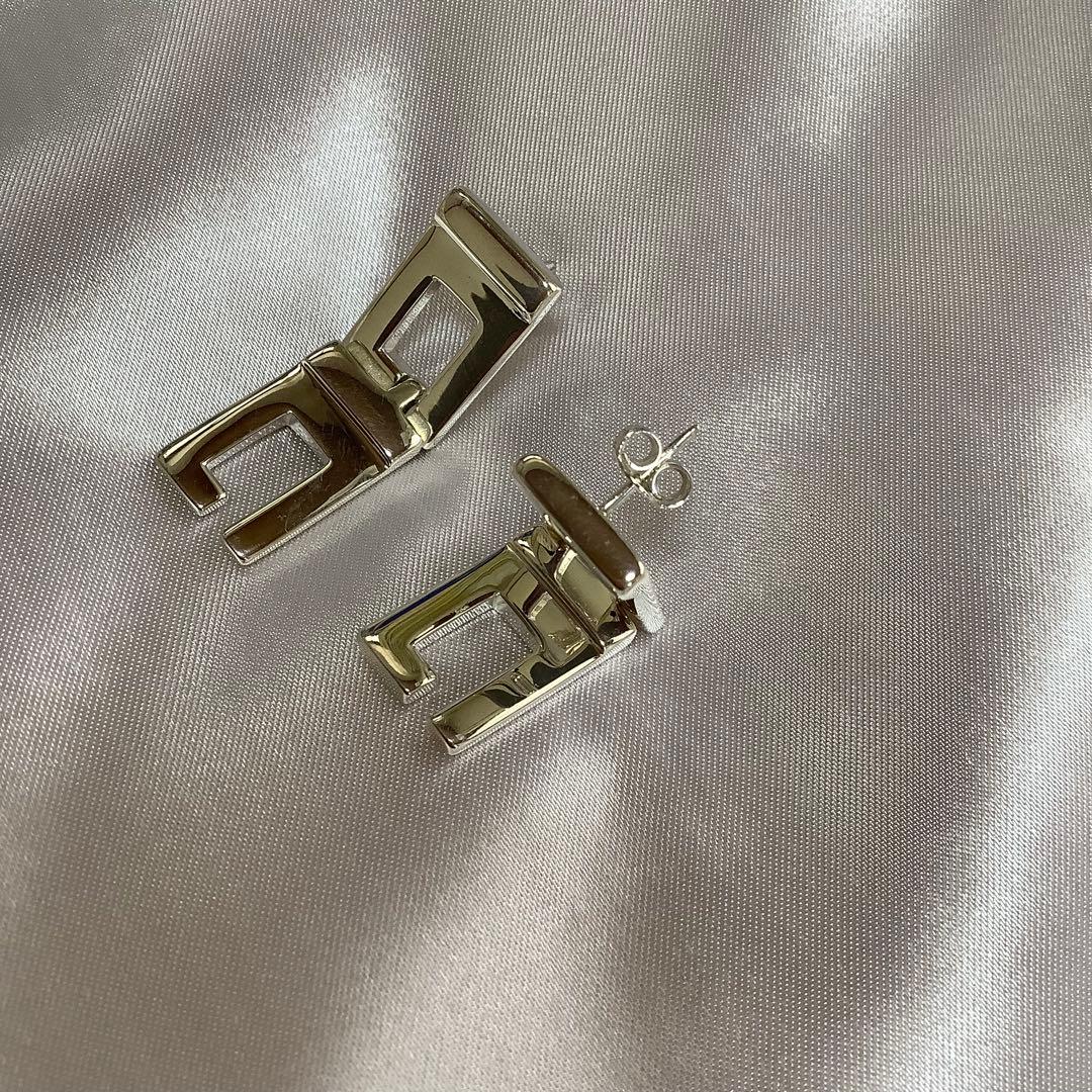 【美品】グッチ　ピアス　磨き済み　GGモチーフ　シルバー　ぶら下がり