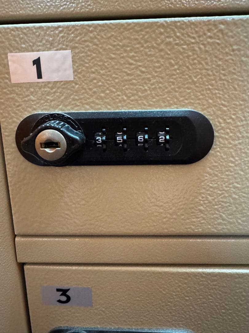 【美品】スチール製12扉ダイヤル式ロッカー 6段2列 グレー ベージュ