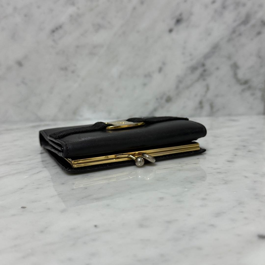 サルヴァトーレフェラガモ 三つ折り財布 ブラック ゴールド ヴァラリボン がま口