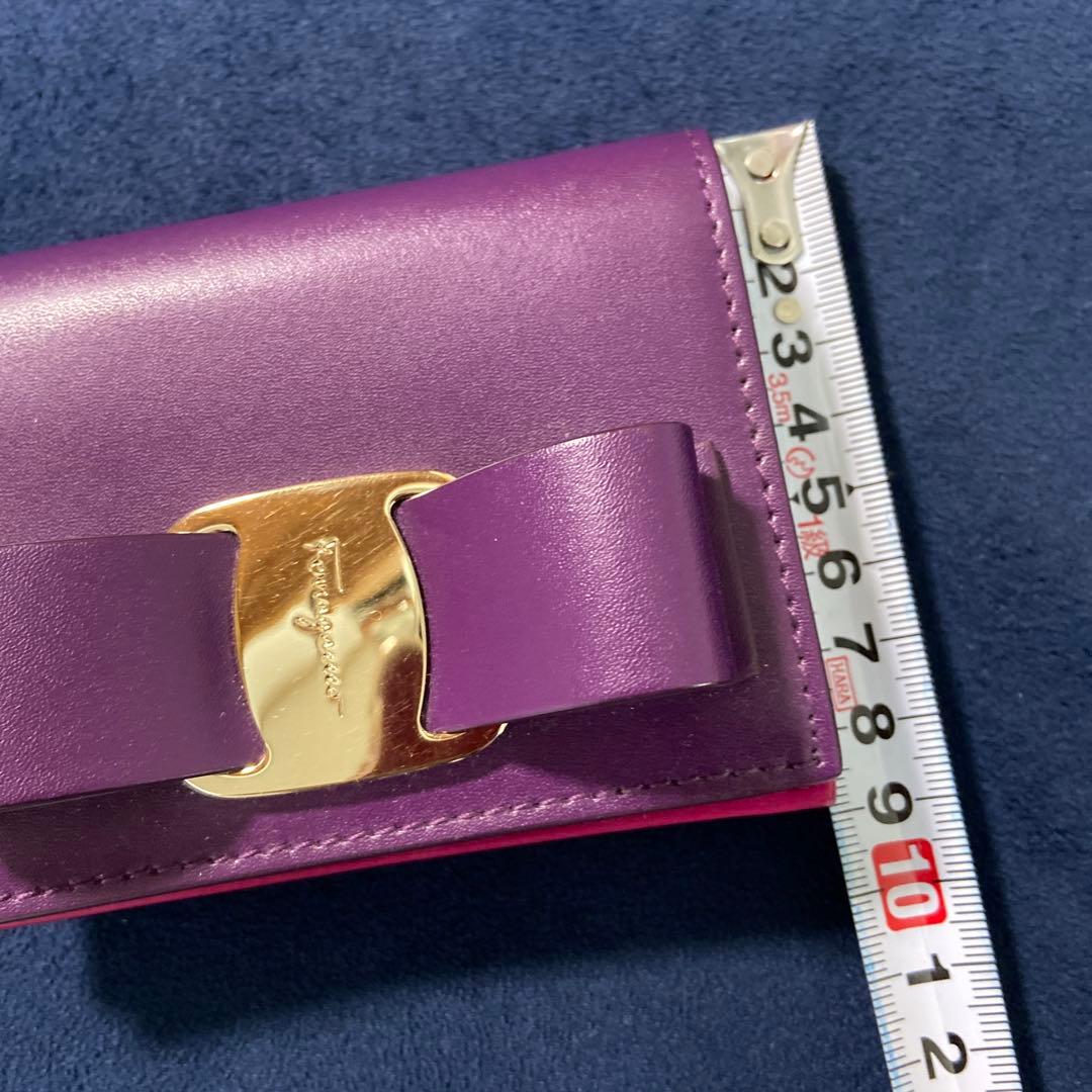 超美品　希少 フェラガモ　コンパクト　二つ折り財布