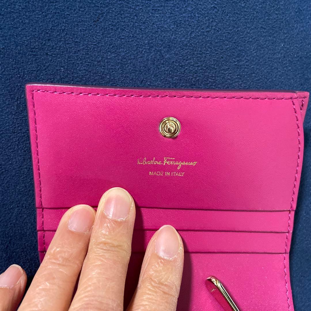 超美品　希少 フェラガモ　コンパクト　二つ折り財布