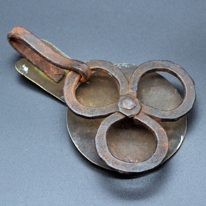 江戸　馬飾り　真鍮　家紋　杏葉(ぎょうよう) 右三つ巴紋