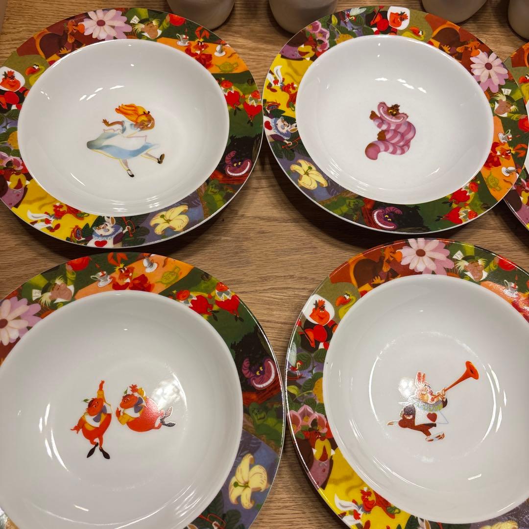 ディズニー食器セット　不思議の国のアリス