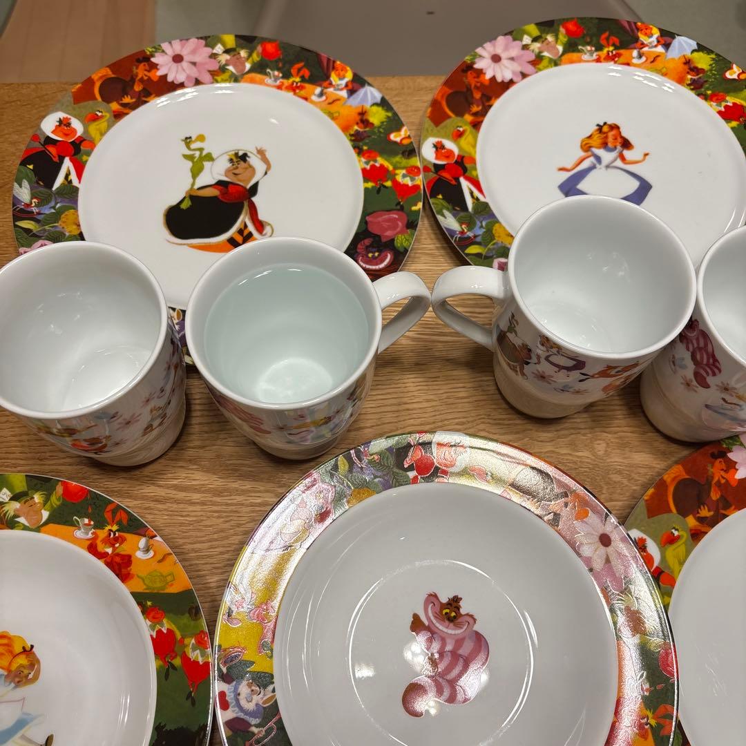 ディズニー食器セット　不思議の国のアリス