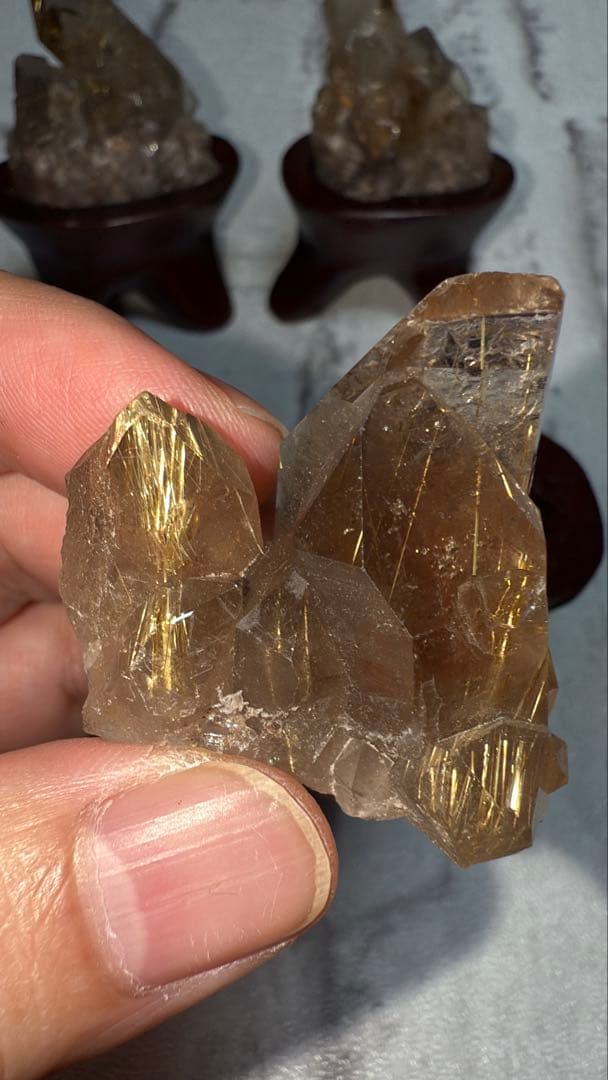 ③ブラジル産 タイチンルチルクォーツ マスター 原石クラスター 特注手彫専用台座