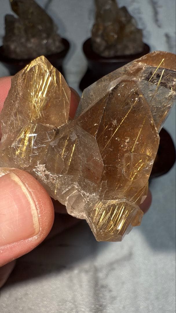 ③ブラジル産 タイチンルチルクォーツ マスター 原石クラスター 特注手彫専用台座