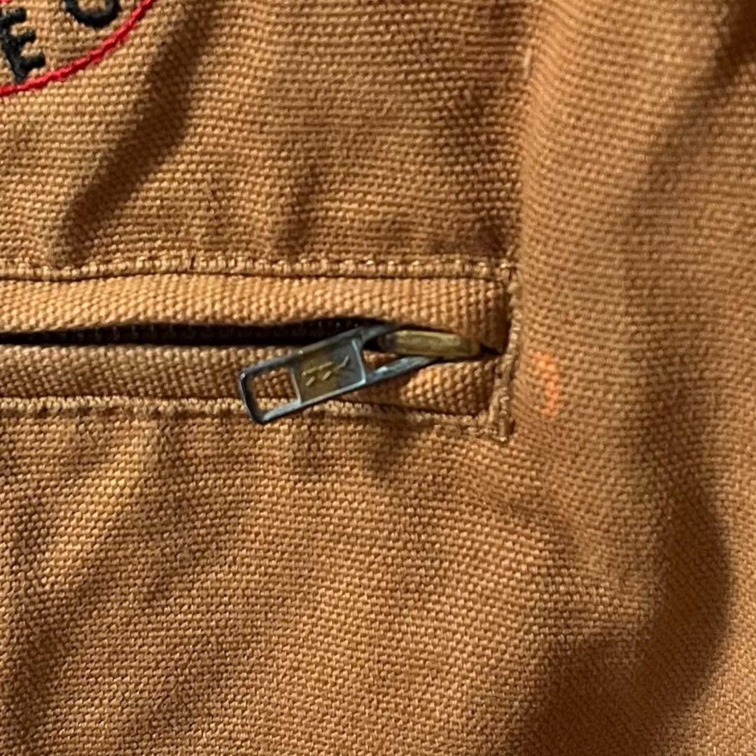 y104325 ダックジャケット ワークジャケット 刺繍ロゴ付き 裏キルティング