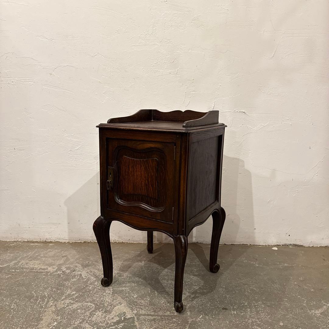 年末年始saleヴィンテージ　木製サイドテーブル　扉収納付き