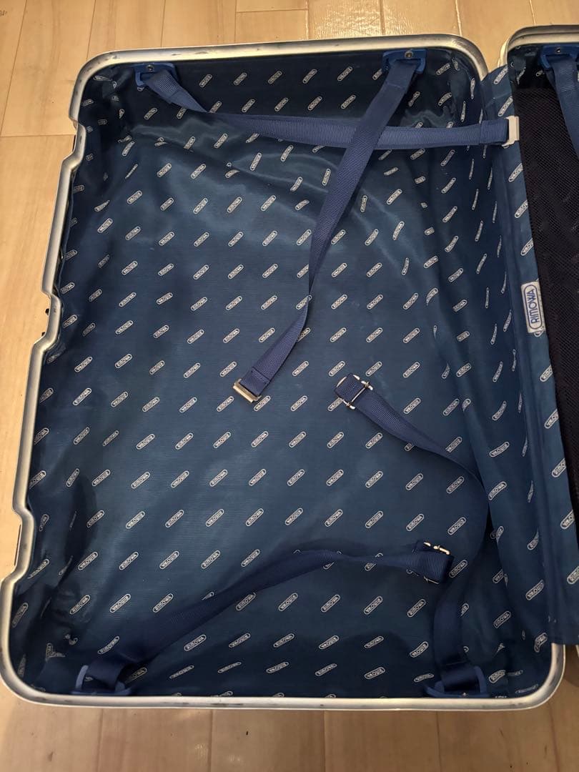 RIMOWAリモワ★人気❗️シルバー スーツケースキャリーケース★使用回数は少ない