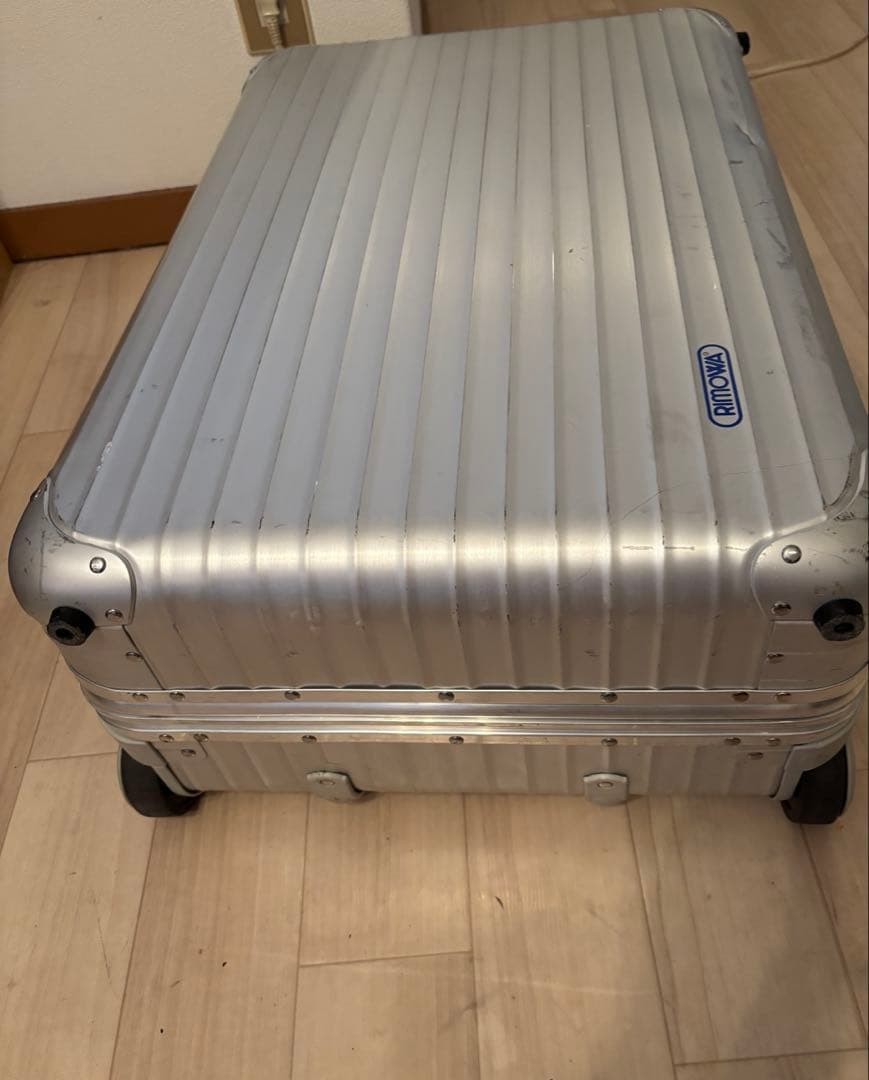 RIMOWAリモワ★人気❗️シルバー スーツケースキャリーケース★使用回数は少ない