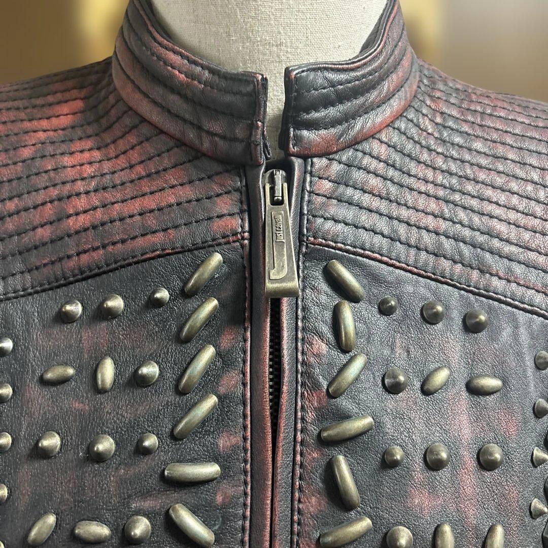 ジャストカバリ　スタッズ装飾タイトフィットレザージャケット