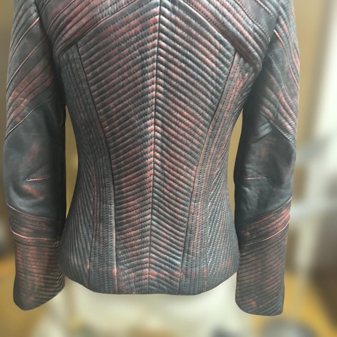 ジャストカバリ　スタッズ装飾タイトフィットレザージャケット