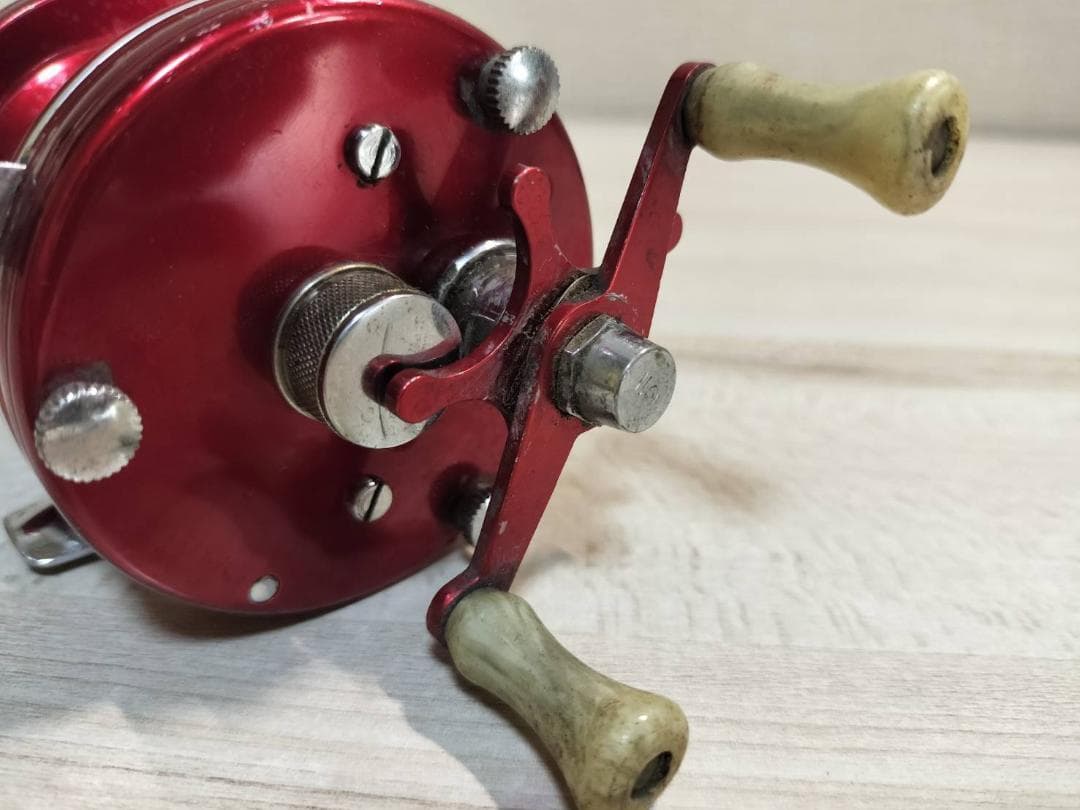 ★アブガルシア　アンバサダー5000C　ビンテージ　リール　赤＃00