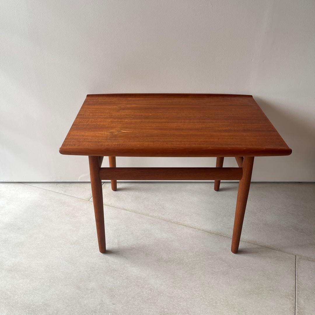 サイドテーブル by Grete Jalk（グレーテ・ヤルク）北欧アンティーク