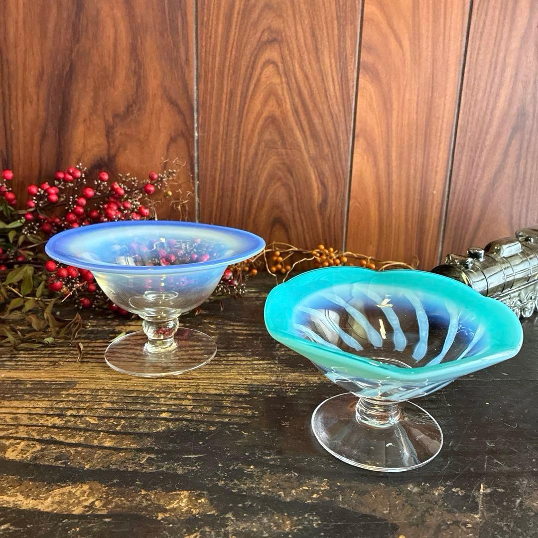 骨董　時代ガラス　希少　翡翠色乳白色暈し　流線紋　花型　朝顔コップ　氷コップ１客