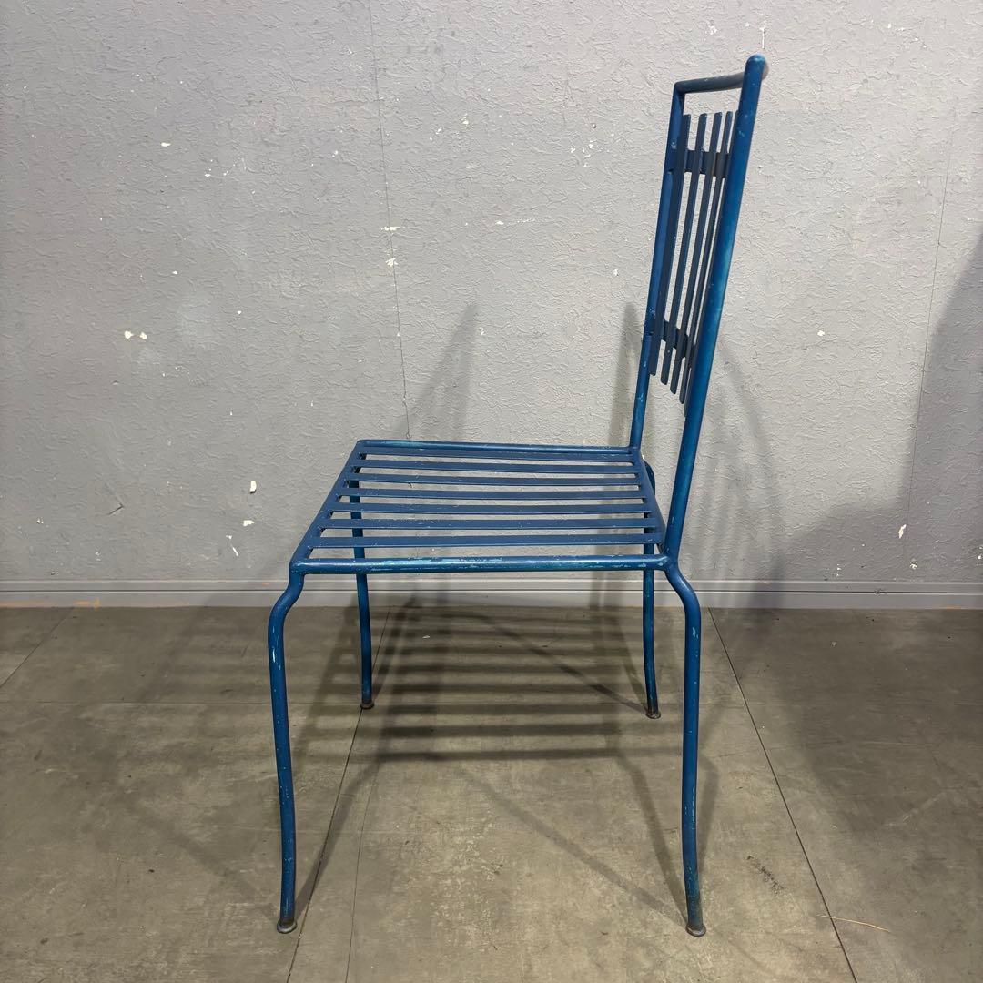 青い金属製ガーデンチェア　アンティーク