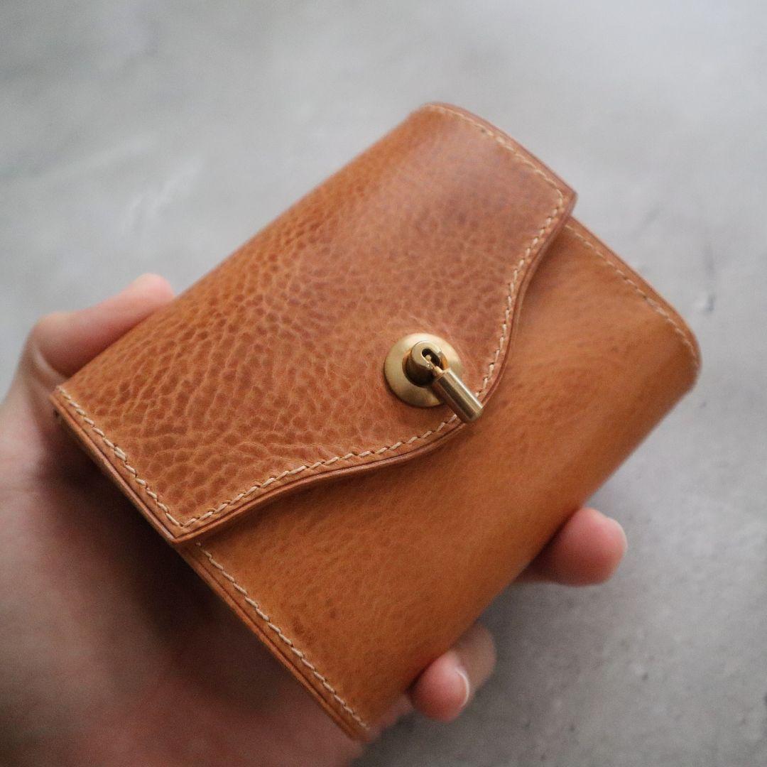 【即日発送可】オコシ金具の三つ折り財布　イタリアンレザー