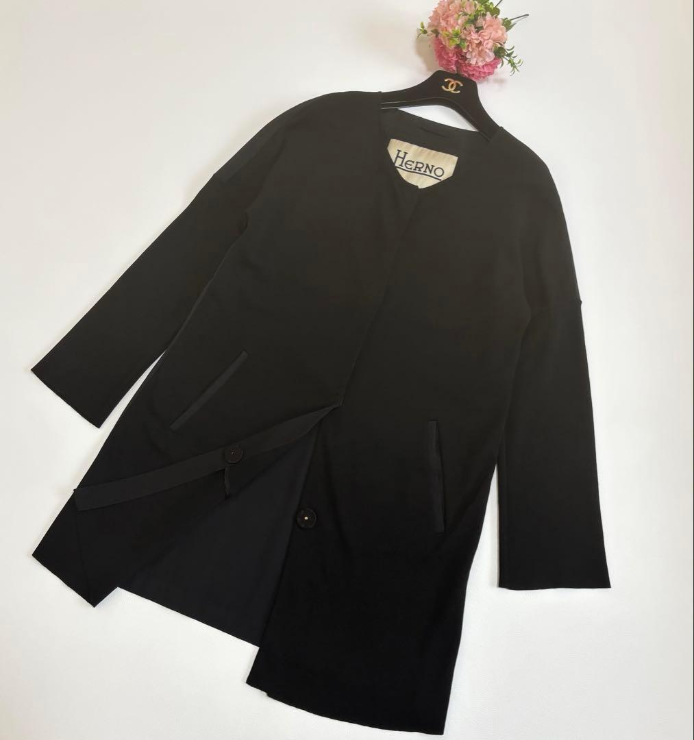 美品☆HERNO ヘルノ ノーカラーコート 異素材切替 ロゴプレート付き