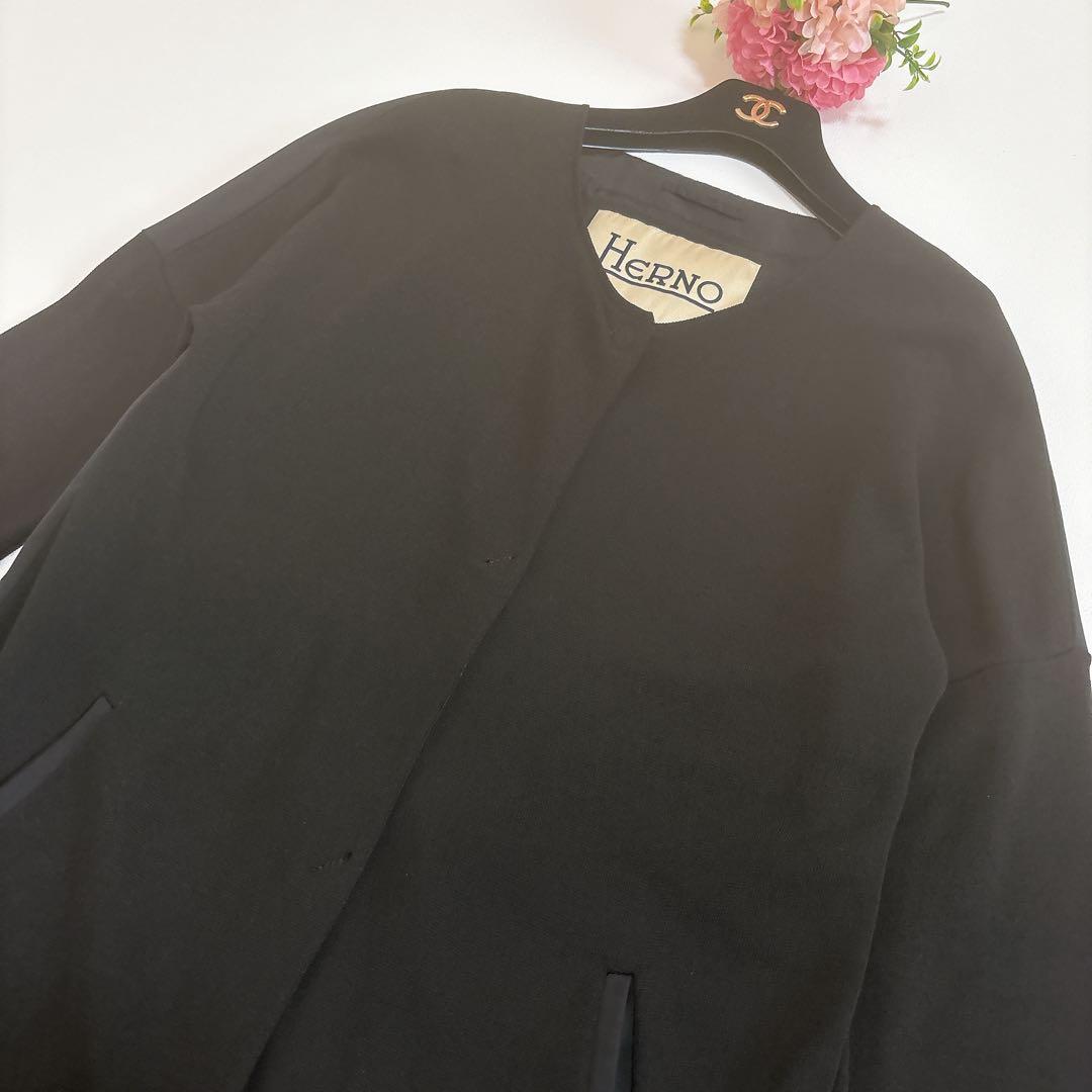 美品☆HERNO ヘルノ ノーカラーコート 異素材切替 ロゴプレート付き