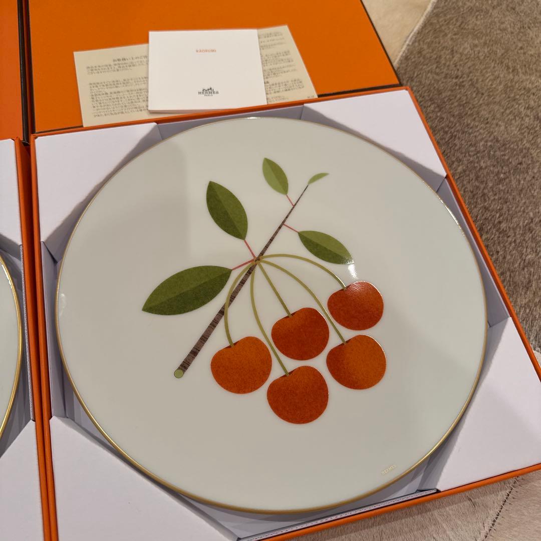 エルメス　いちご・さくらんぼデザインプレートセット