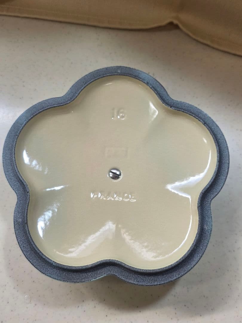 ル・クルーゼ　ココットフルール　プチ　16cm