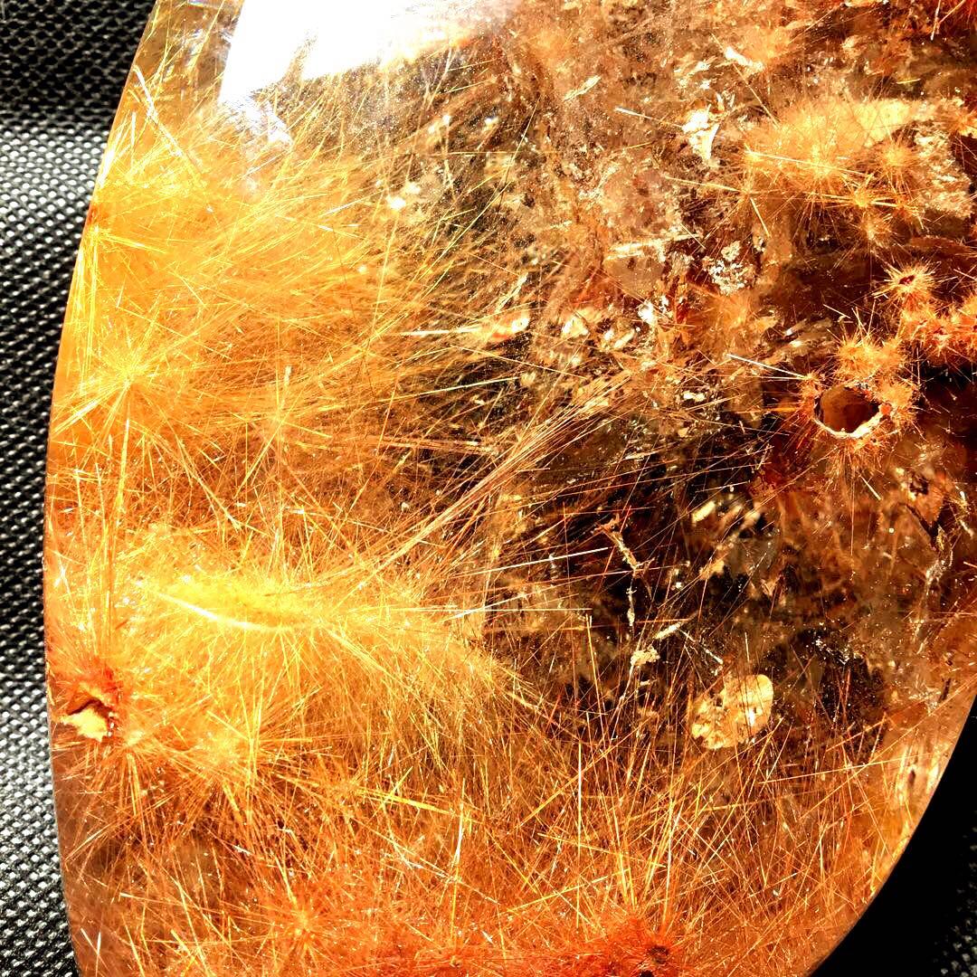 希少　個性強い　美しいガーデン赤茶色ルチルクォーツ　1.2キロ　置物　ライト付き