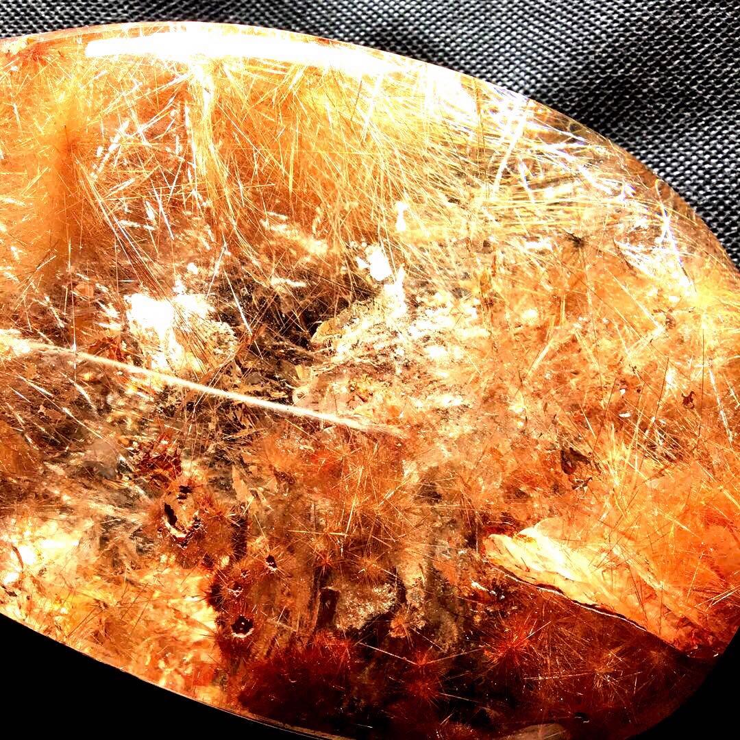 希少　個性強い　美しいガーデン赤茶色ルチルクォーツ　1.2キロ　置物　ライト付き