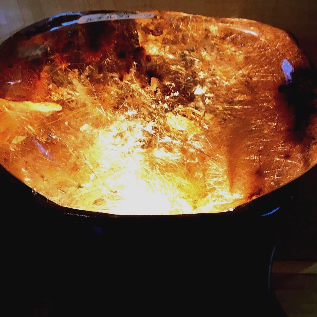 希少　個性強い　美しいガーデン赤茶色ルチルクォーツ　1.2キロ　置物　ライト付き