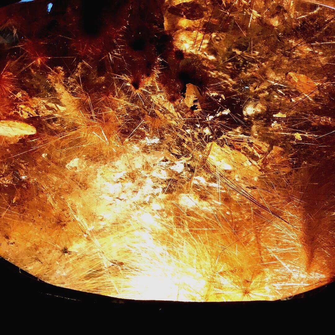 希少　個性強い　美しいガーデン赤茶色ルチルクォーツ　1.2キロ　置物　ライト付き